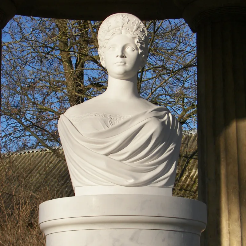 Büste von Königin Luise im Tempel